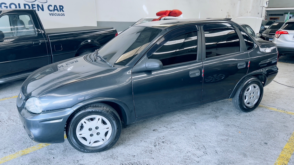 Chevrolet Classic Cinza