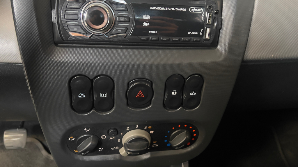 Renault Sandero Prata