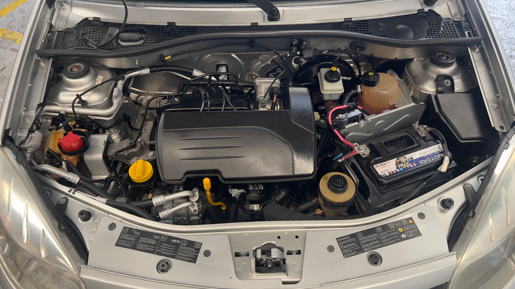 Renault Sandero Prata