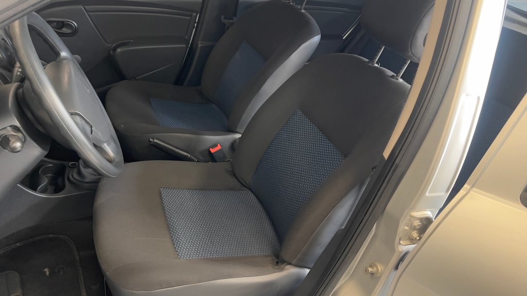 Renault Sandero Prata