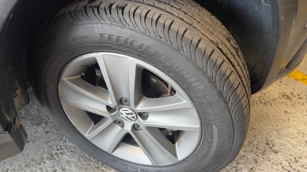 Volkswagen CrossFox Cinza