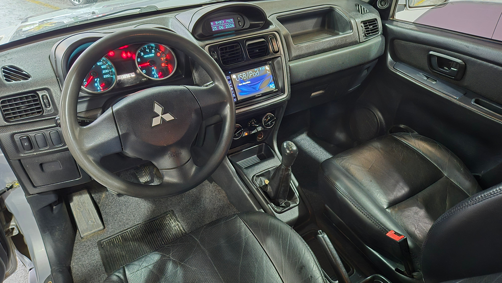 Mitsubishi Pajero TR4 Prata