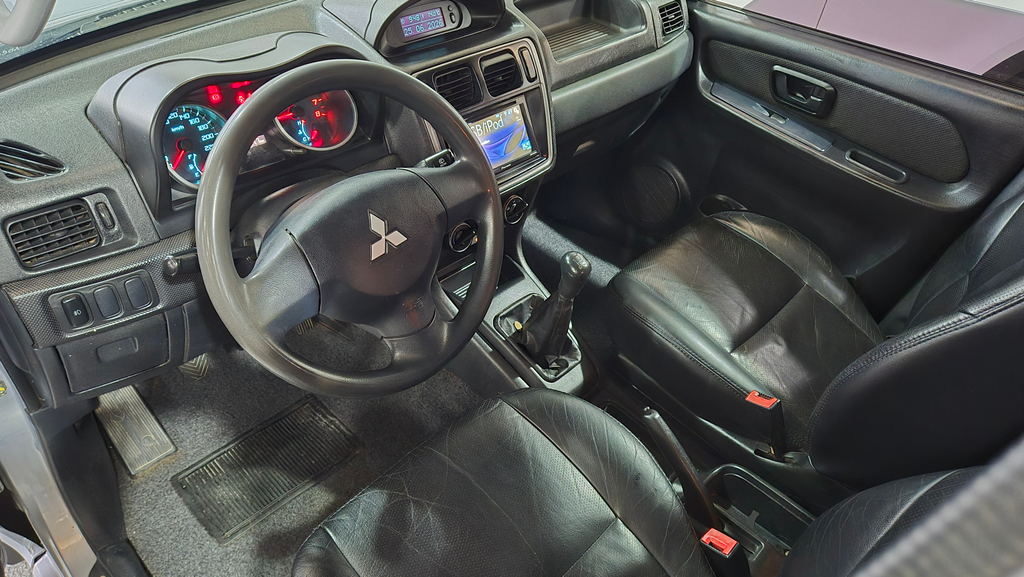 Mitsubishi Pajero TR4 Prata
