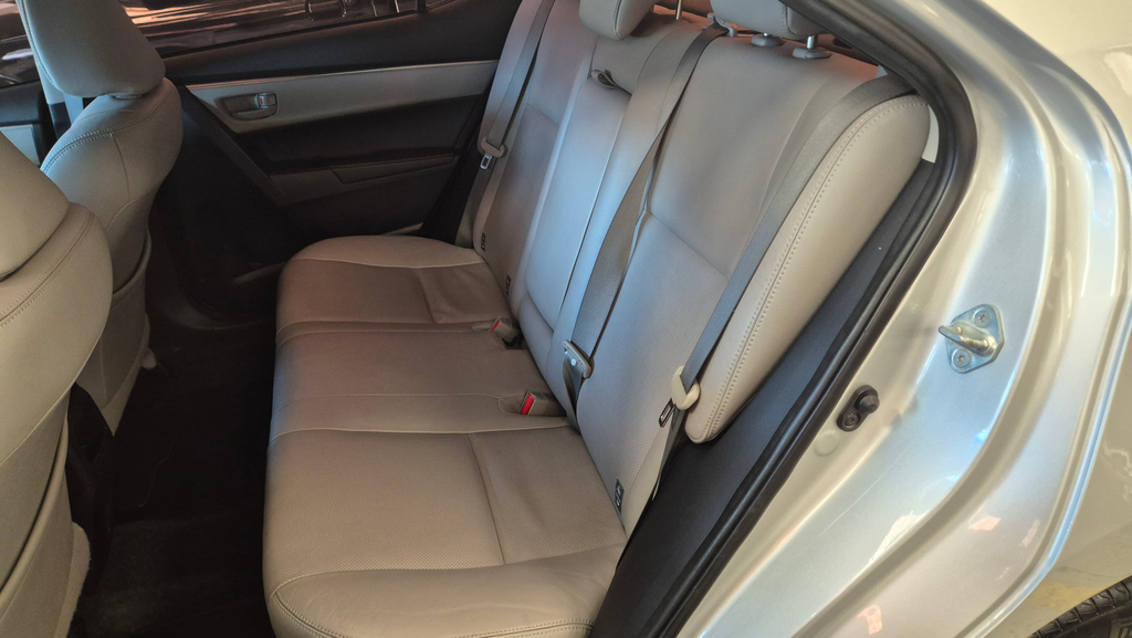 Toyota Corolla Prata
