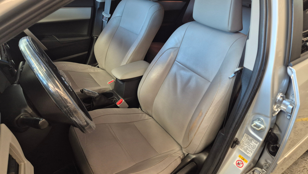 Toyota Corolla Prata