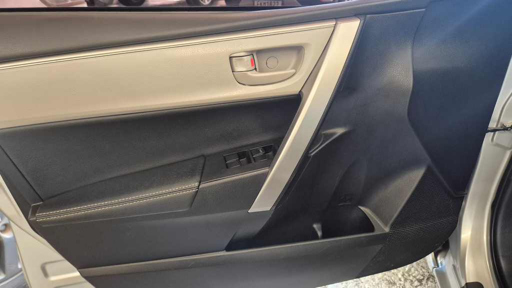 Toyota Corolla Prata