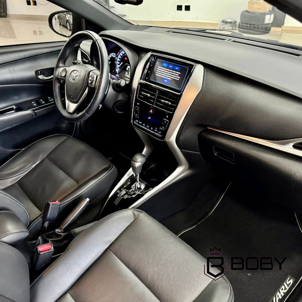 Toyota Yaris Hatch Preto