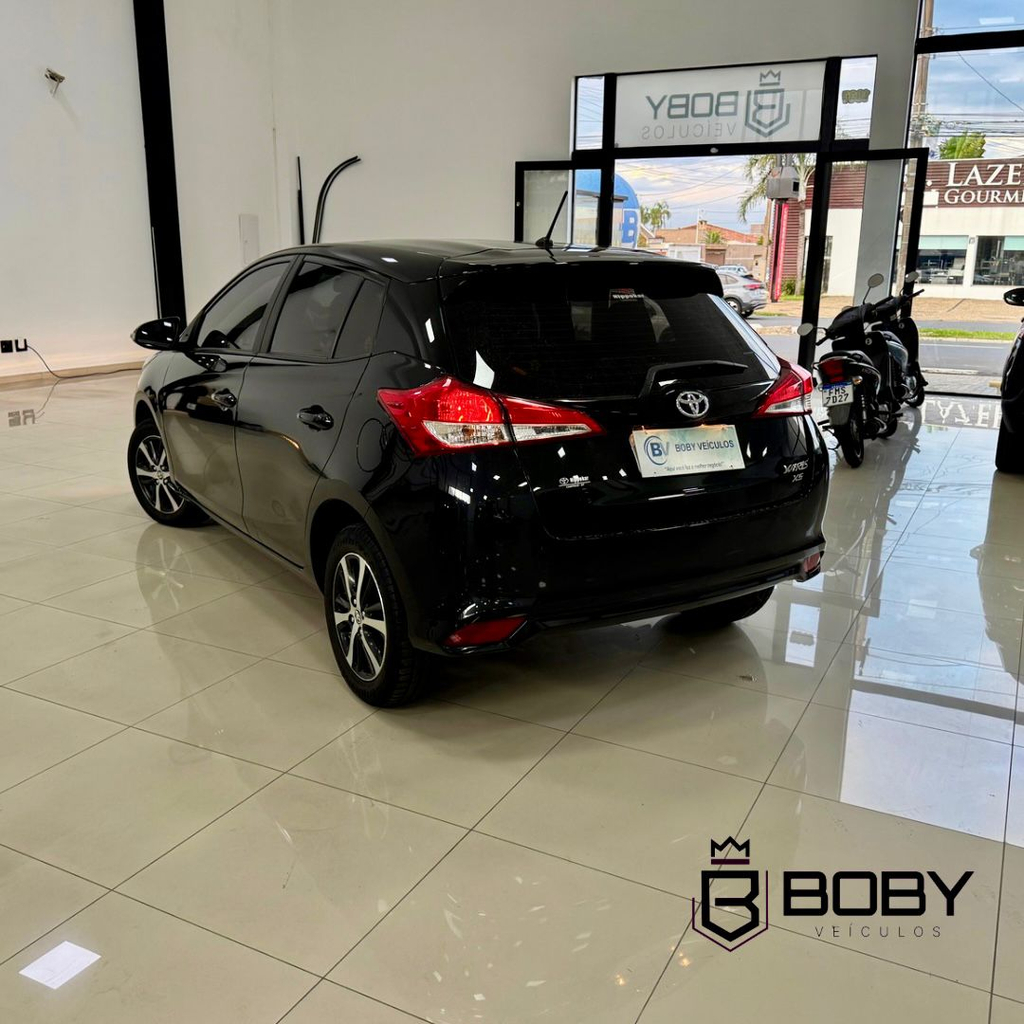Toyota Yaris Hatch Preto