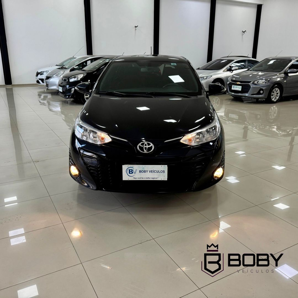 Toyota Yaris Hatch Preto
