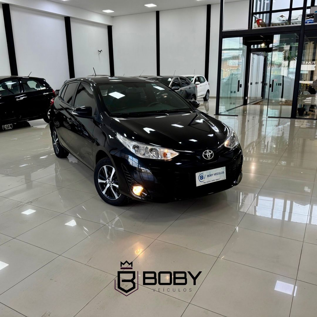 Toyota Yaris Hatch Preto