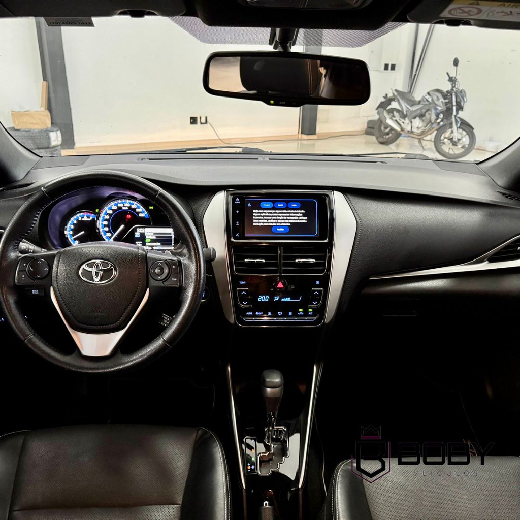 Toyota Yaris Hatch Preto