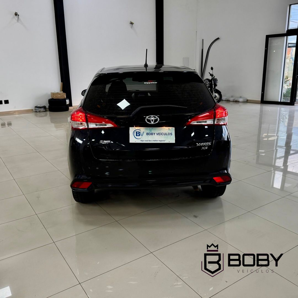 Toyota Yaris Hatch Preto