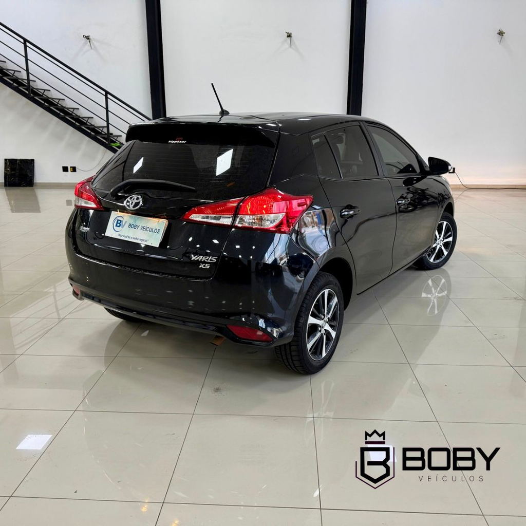Toyota Yaris Hatch Preto