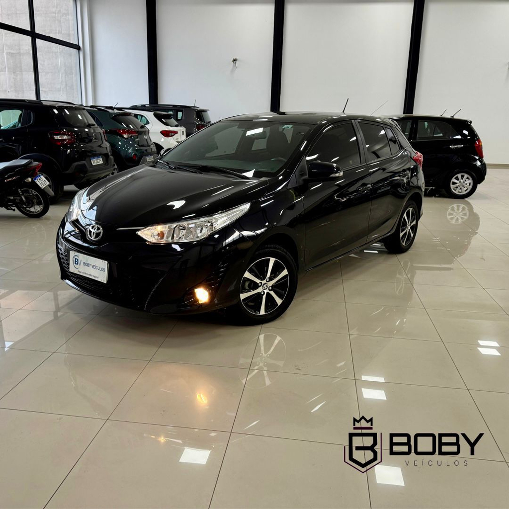 Toyota Yaris Hatch Preto