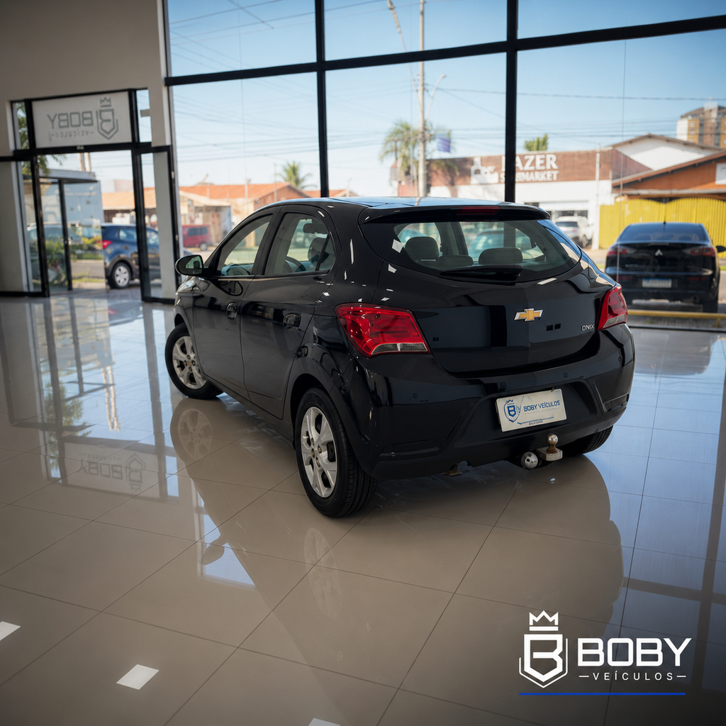 Chevrolet Onix Preto