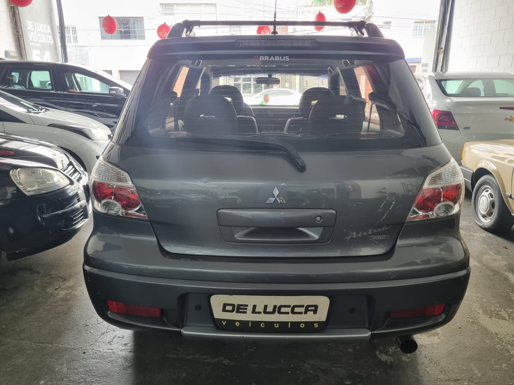 Mitsubishi Airtrek Cinza
