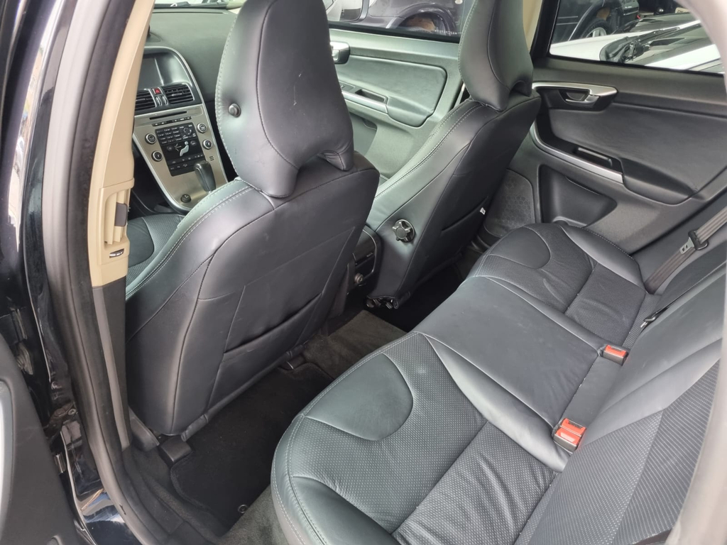 Volvo XC60 Preto