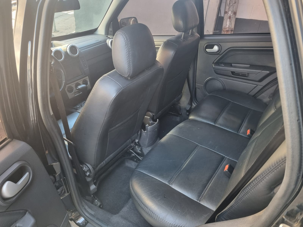 Ford EcoSport Preto