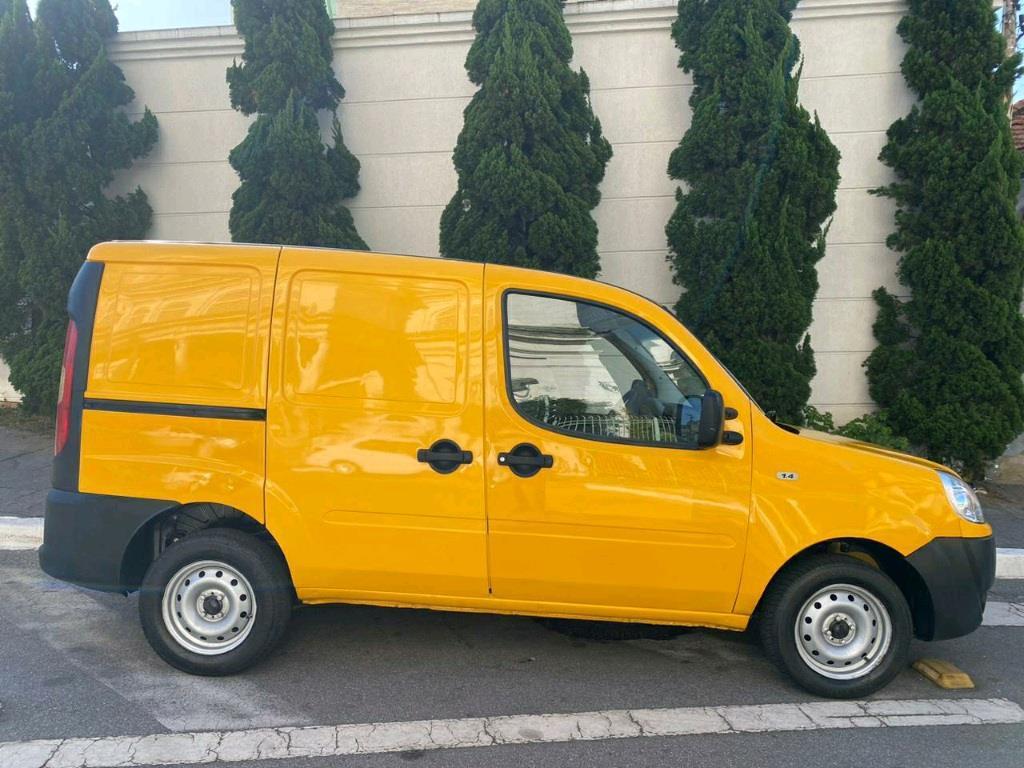 Fiat Doblò Amarelo