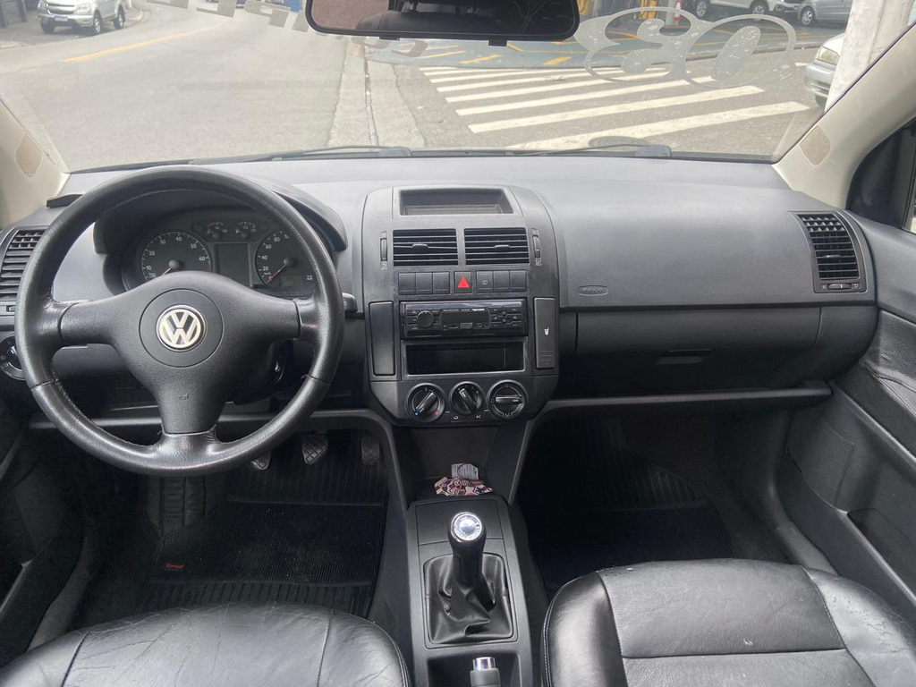 Volkswagen Polo Sedan Preto