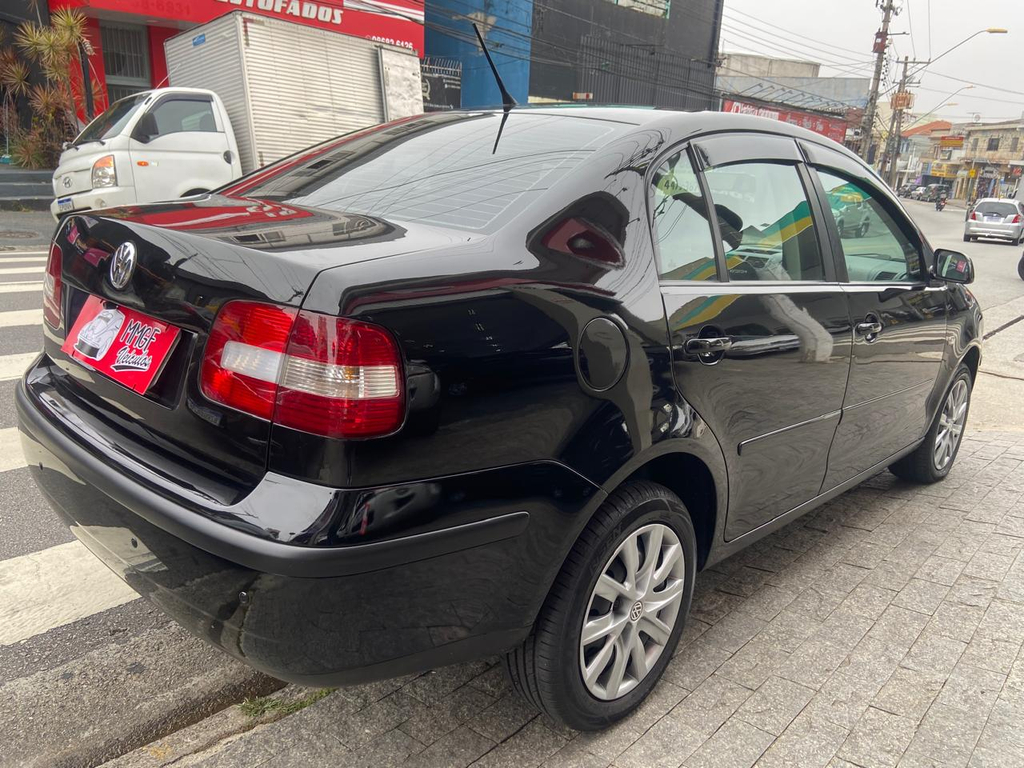 Volkswagen Polo Sedan Preto
