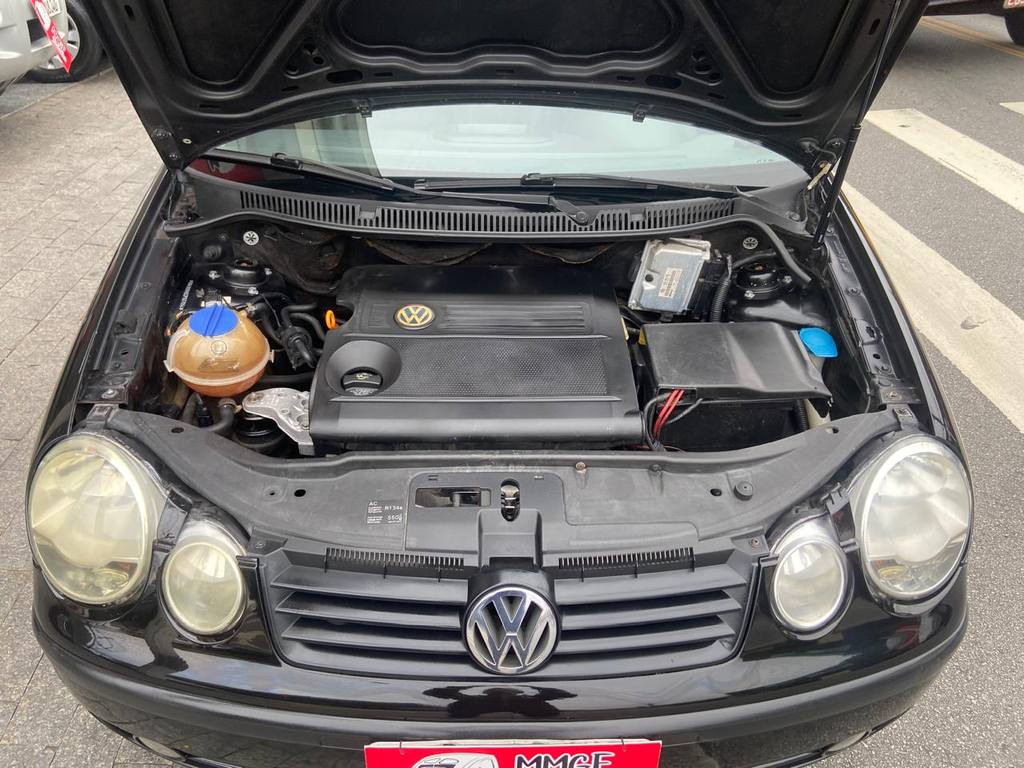Volkswagen Polo Sedan Preto