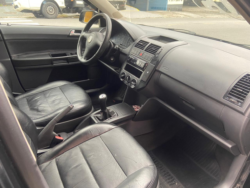 Volkswagen Polo Sedan Preto