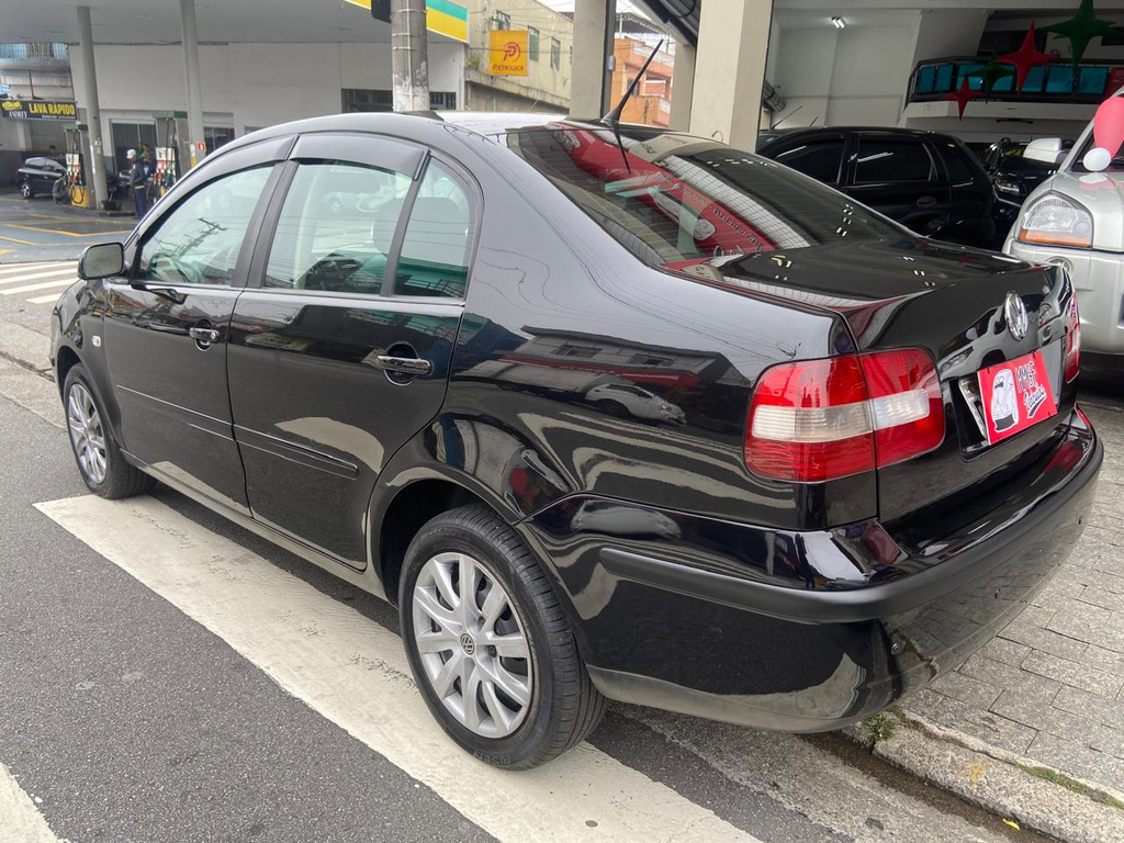 Volkswagen Polo Sedan Preto