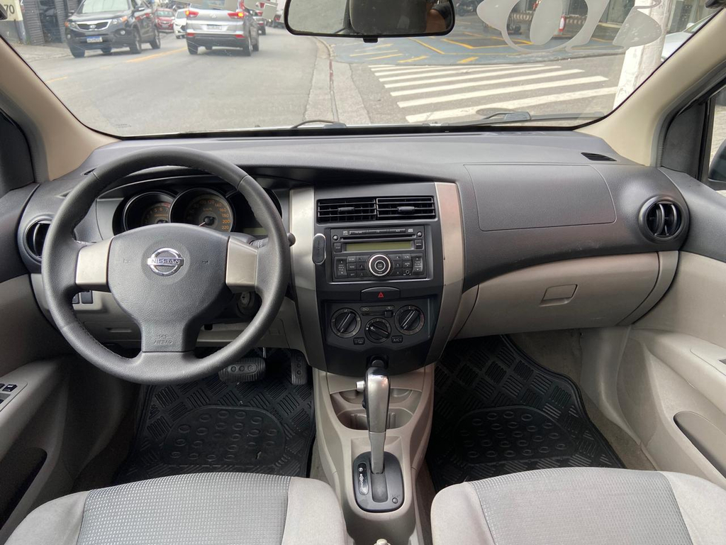 Nissan Livina Prata