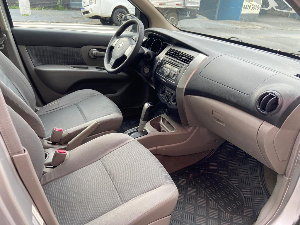 Nissan Livina Prata