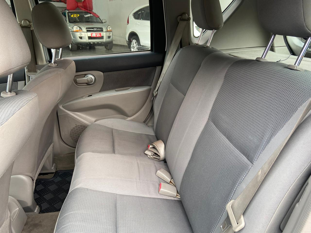 Nissan Livina Prata