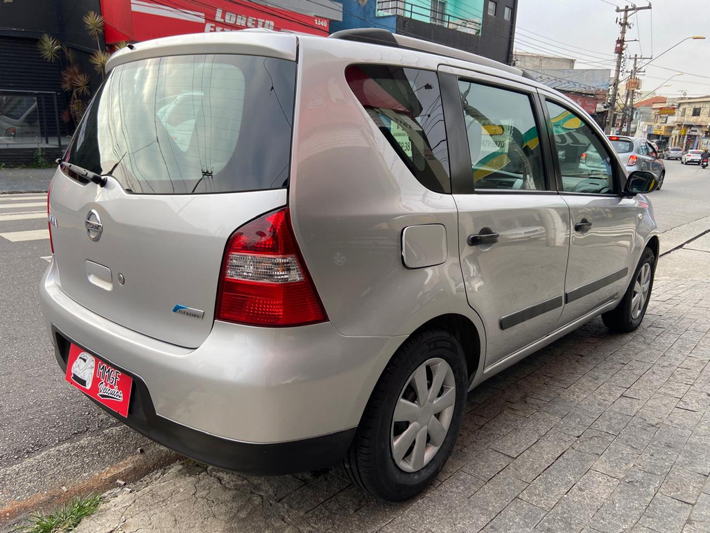 Nissan Livina Prata