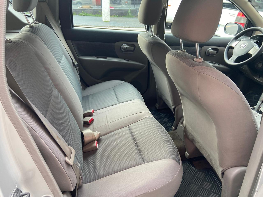 Nissan Livina Prata