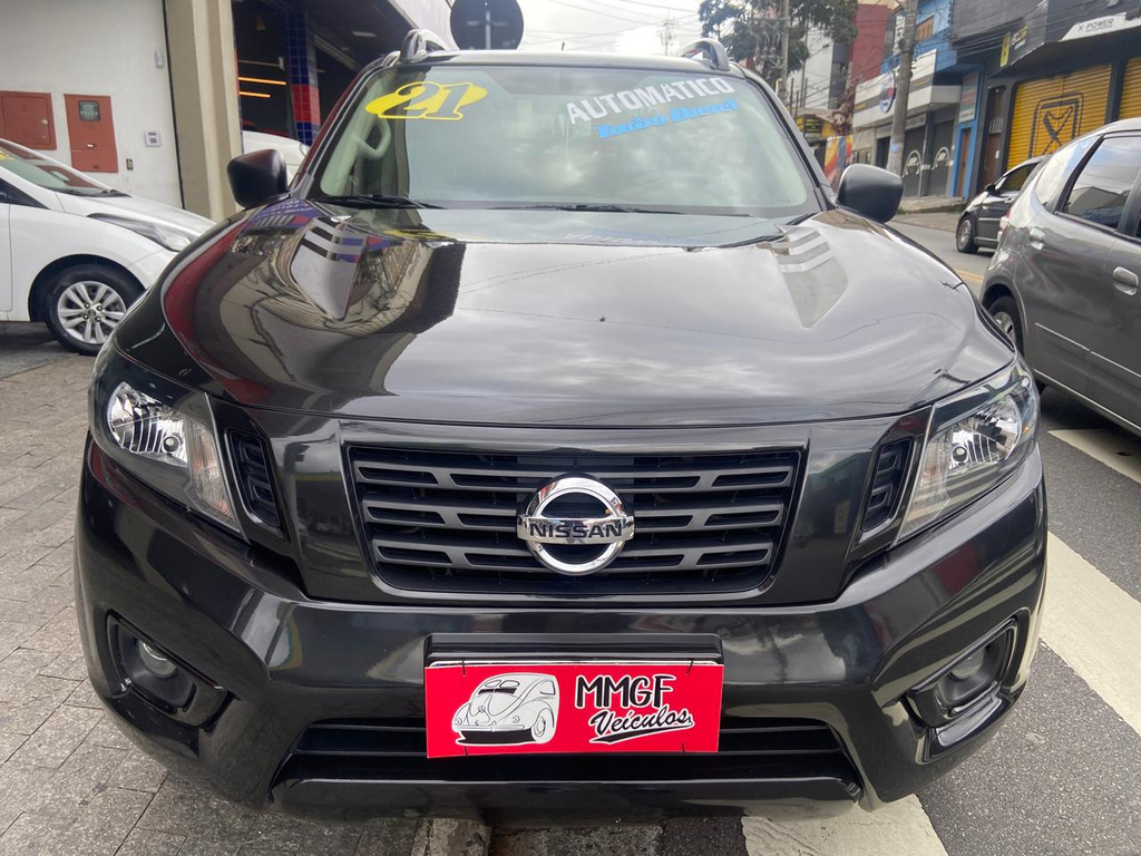 Nissan Frontier Preto