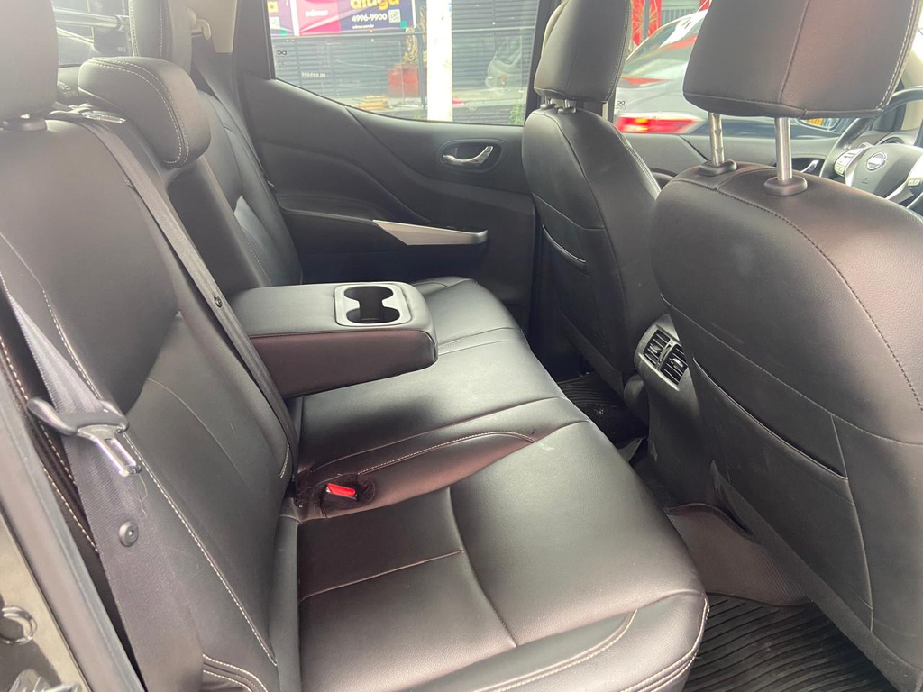 Nissan Frontier Preto