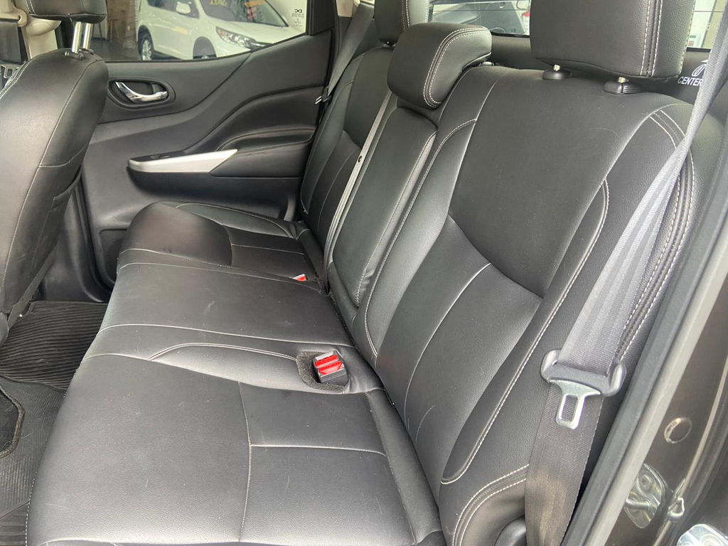 Nissan Frontier Preto