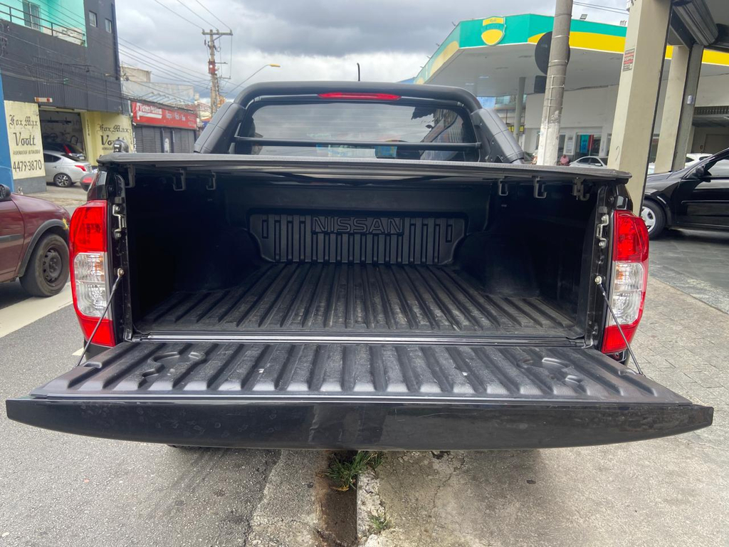 Nissan Frontier Preto