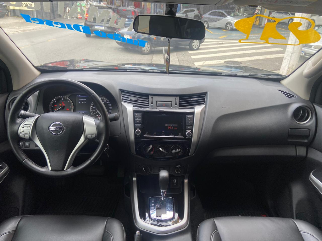 Nissan Frontier Preto