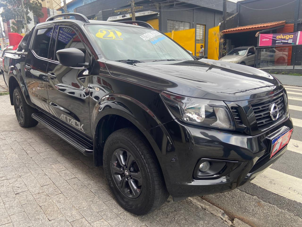 Nissan Frontier Preto