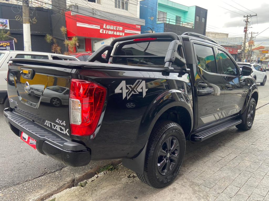 Nissan Frontier Preto