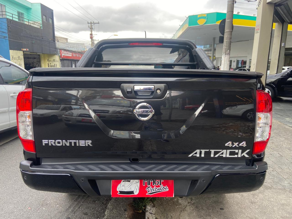 Nissan Frontier Preto