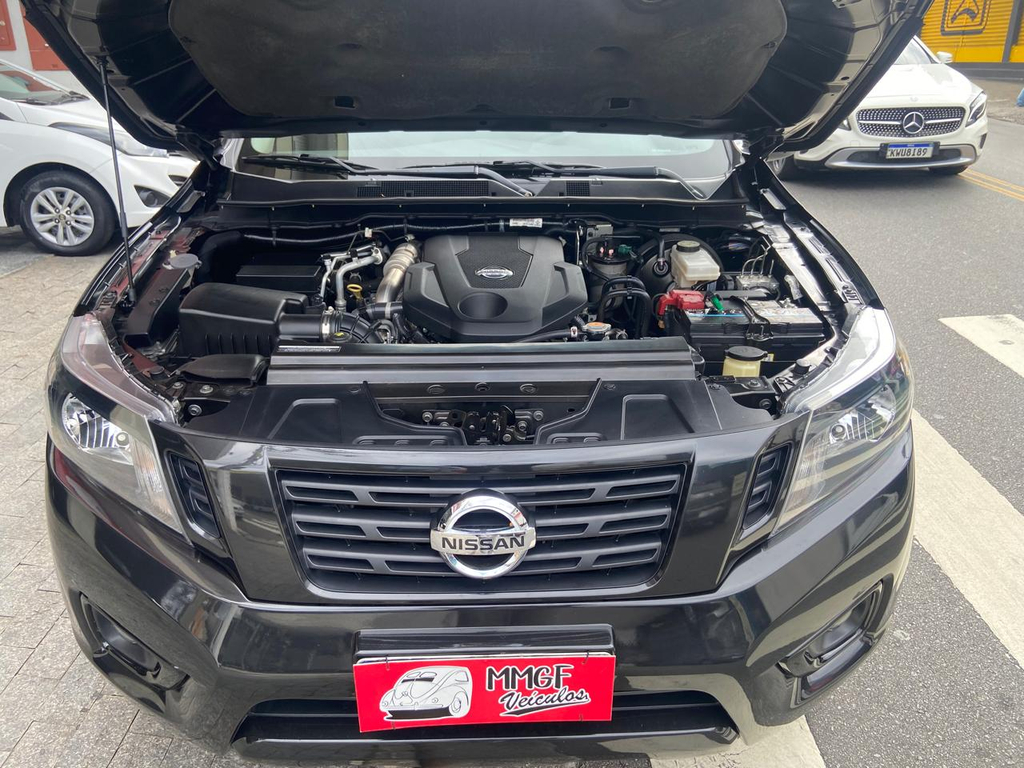 Nissan Frontier Preto