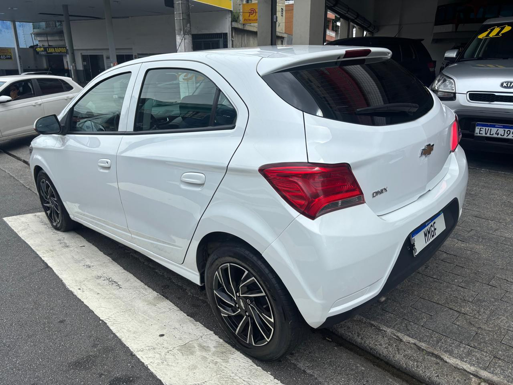 Chevrolet Onix Branco
