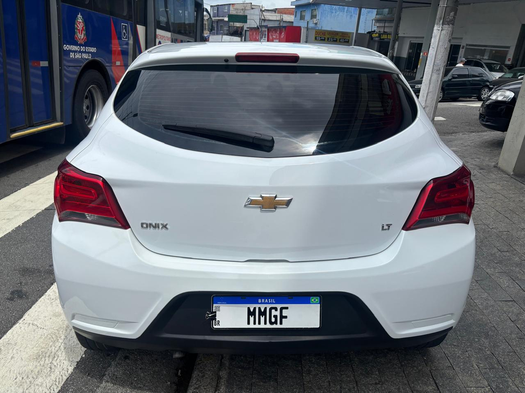 Chevrolet Onix Branco