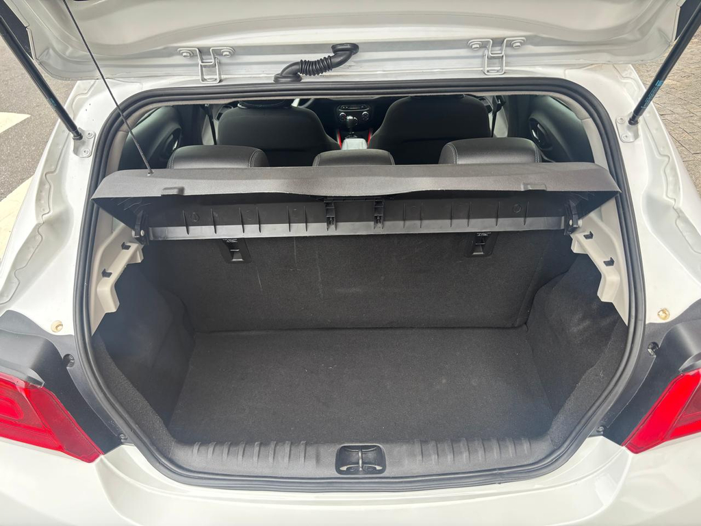Chevrolet Onix Branco