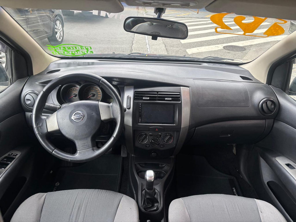 Nissan Livina Preto