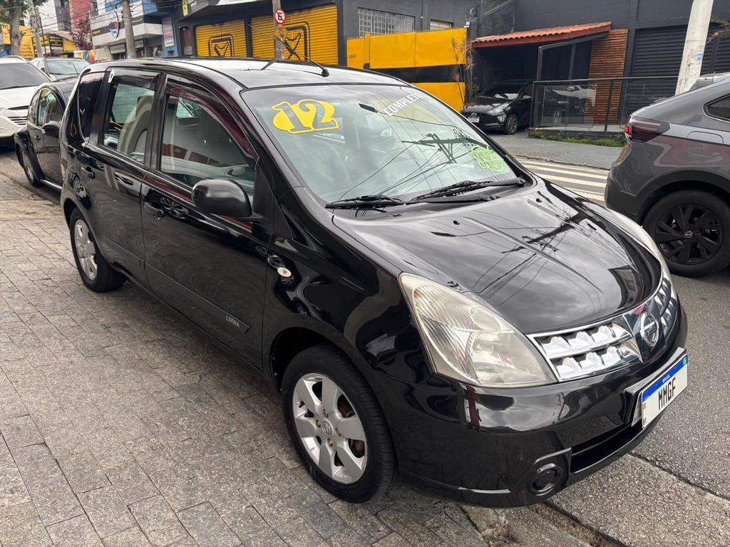 Nissan Livina Preto