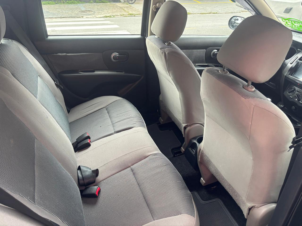 Nissan Livina Preto