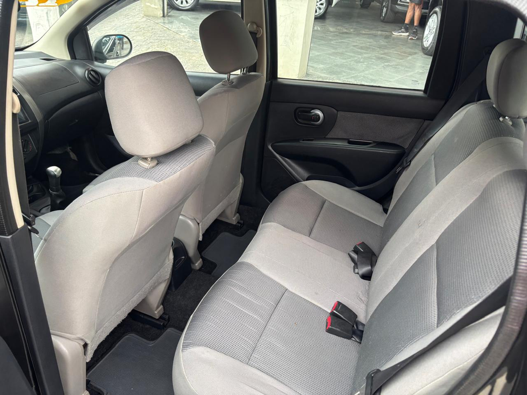 Nissan Livina Preto
