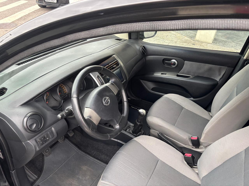 Nissan Livina Preto